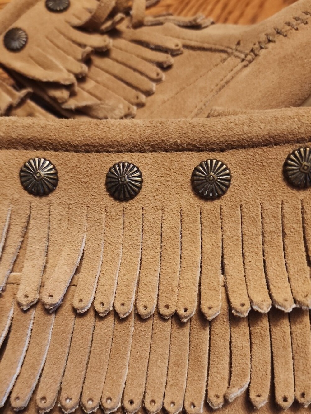 Minnetonka Suede Moccasin Interior Label - Tan - Picture 3 of 6